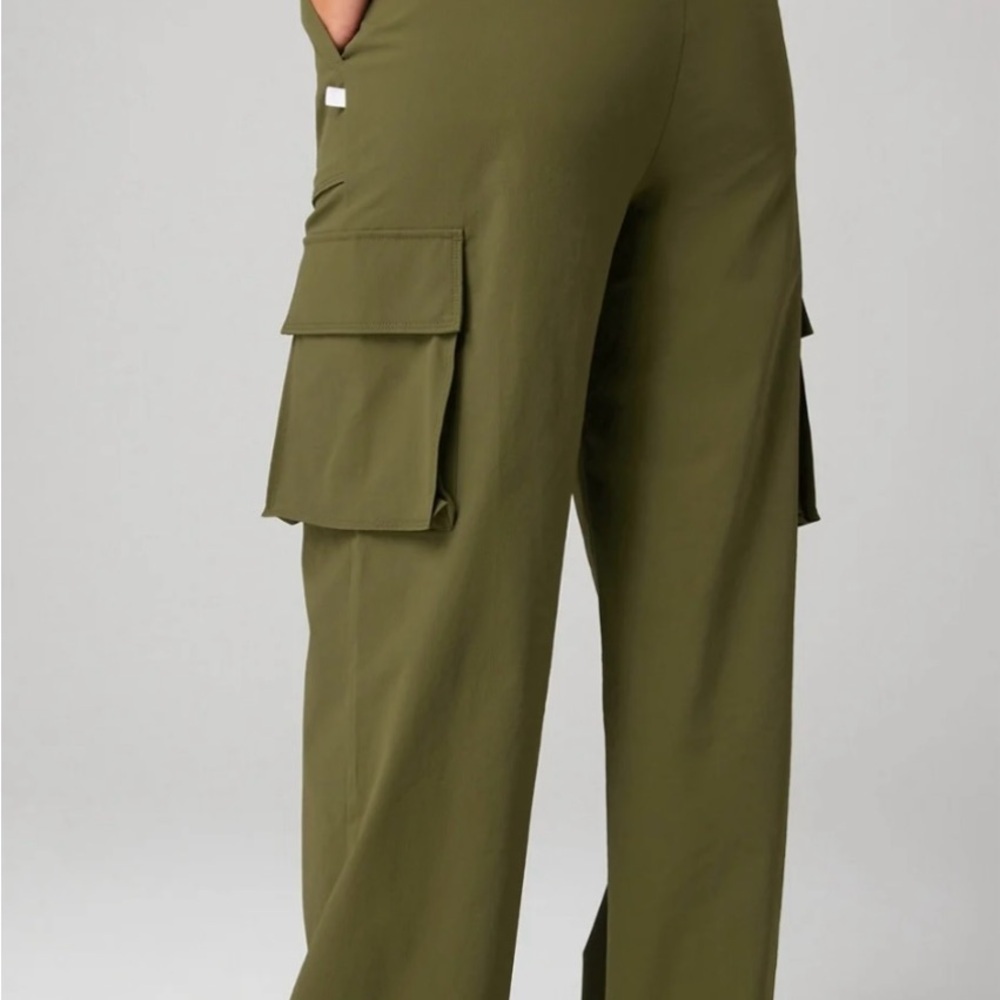 Fabletics Heights Cargo Pant Utility Green Size S NWT - Picture 4 of 16
